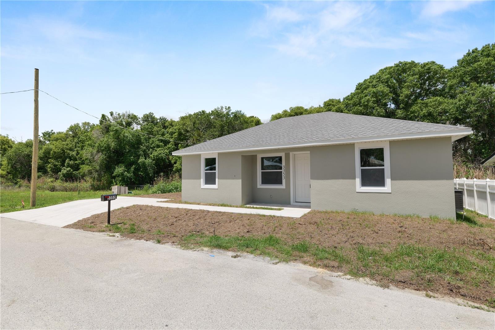 3353 S Combee Rd Property Photo 2