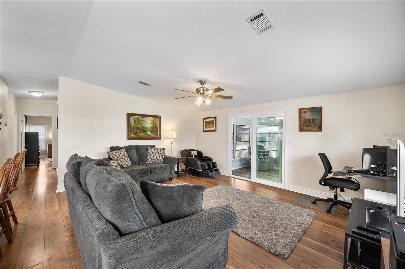 1502 Longbow Dr Property Photo 6