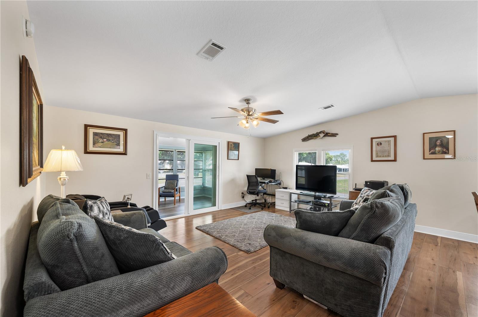 1502 Longbow Dr Property Photo 6