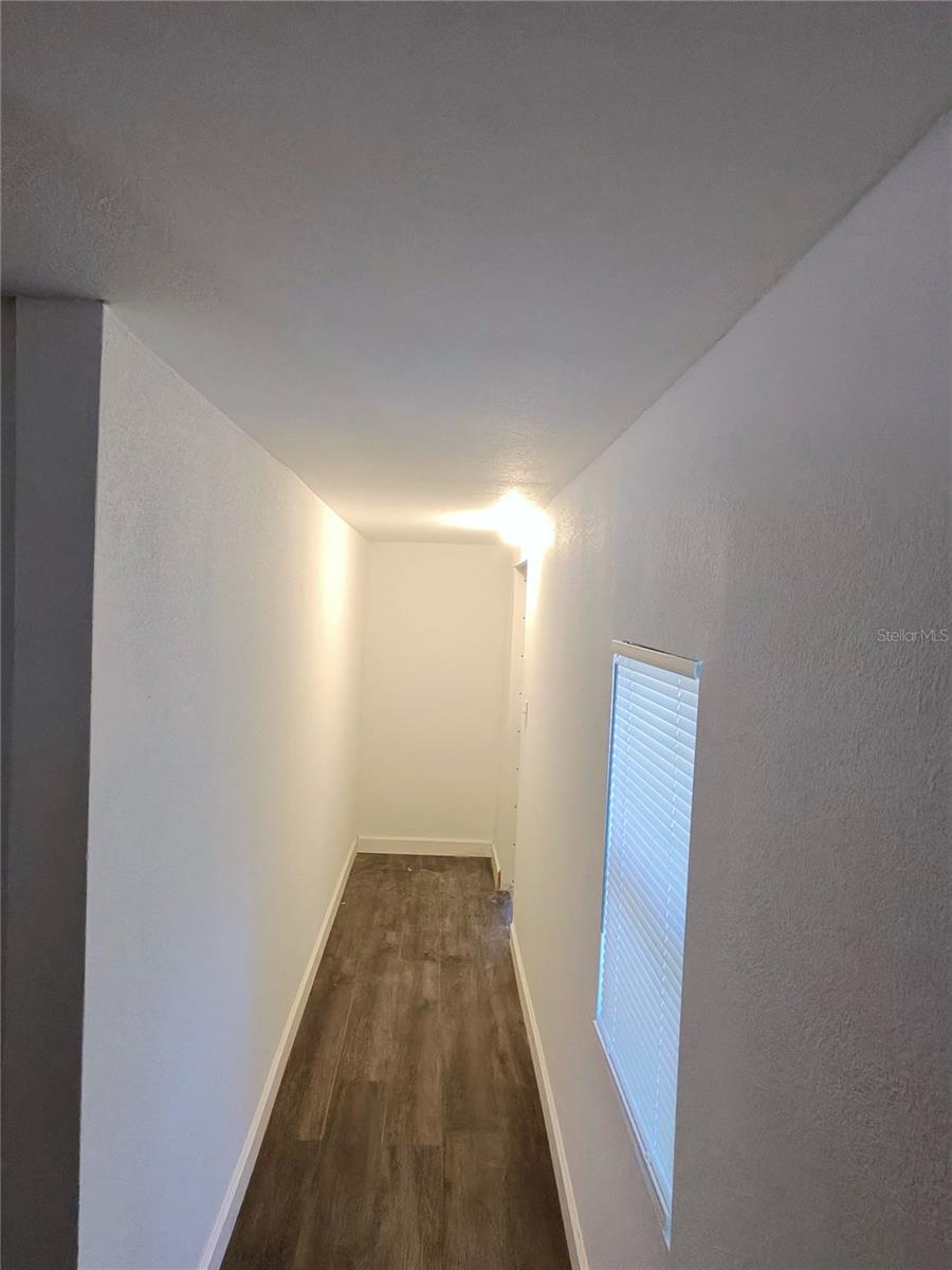 411 W 7th St Property Photo 12