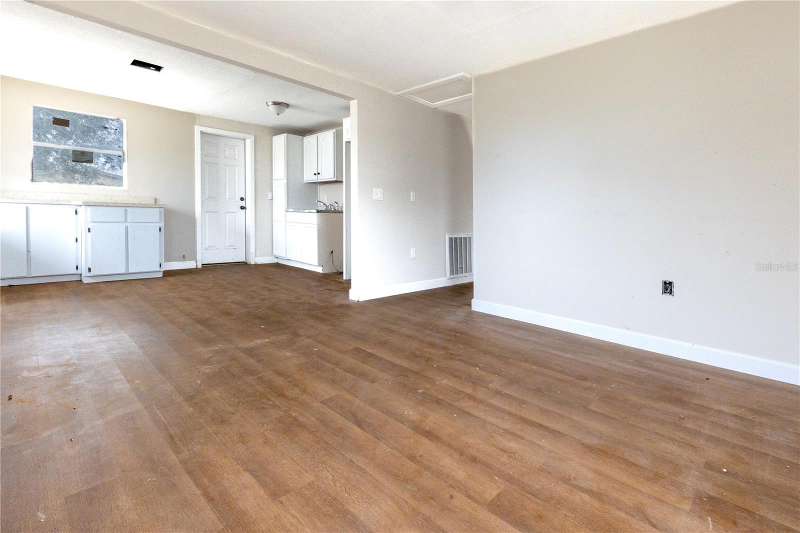 642 Peterson St Property Photo 3