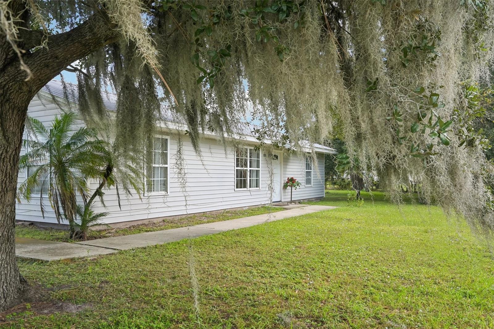 830 Alabama St Property Photo 3