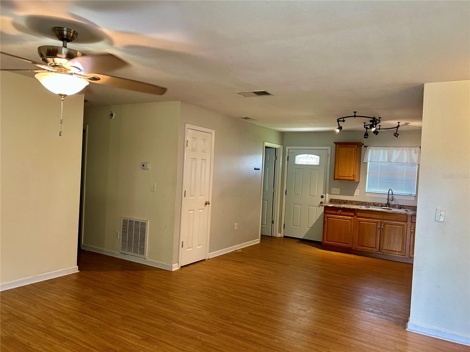 830 Alabama St Property Photo 6