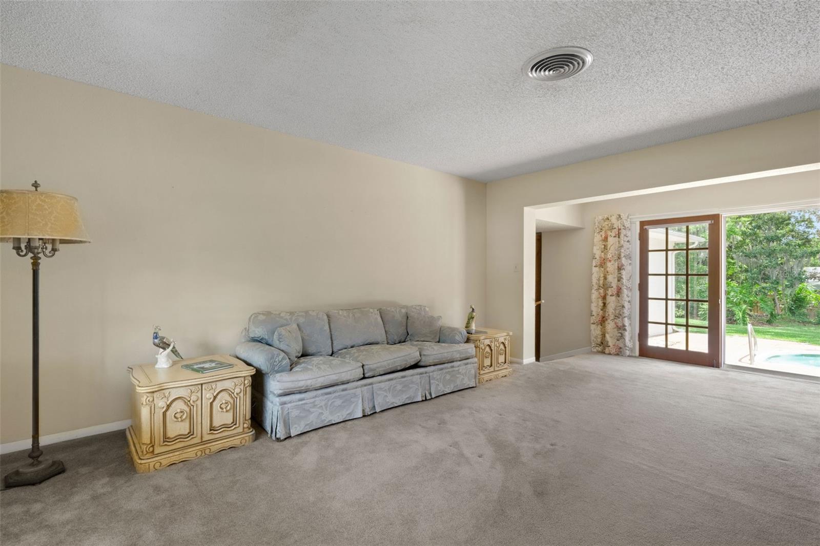 4200 Cleveland Heights Blvd Property Photo 3