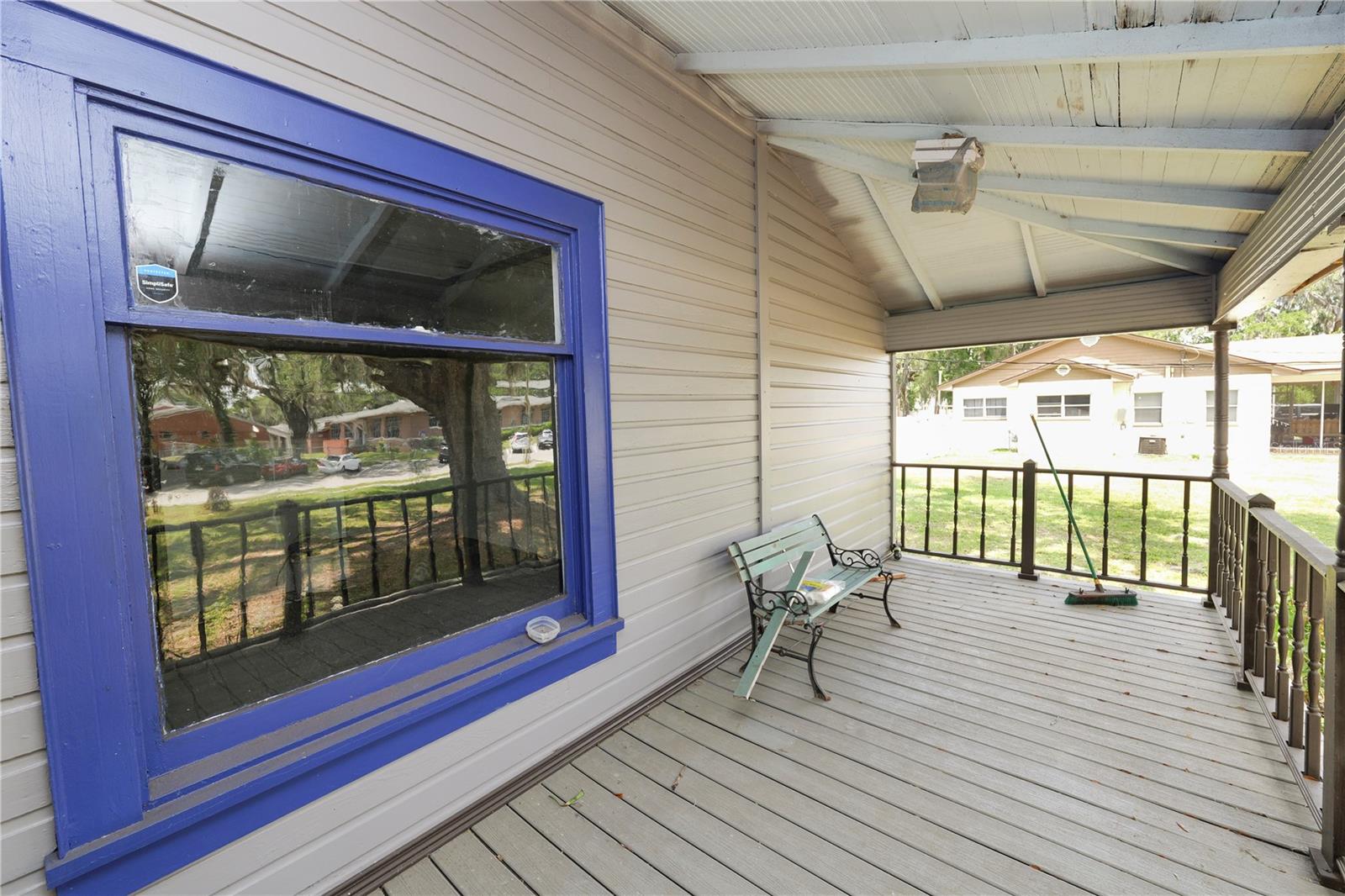 128 S Oak Ave Property Photo 4