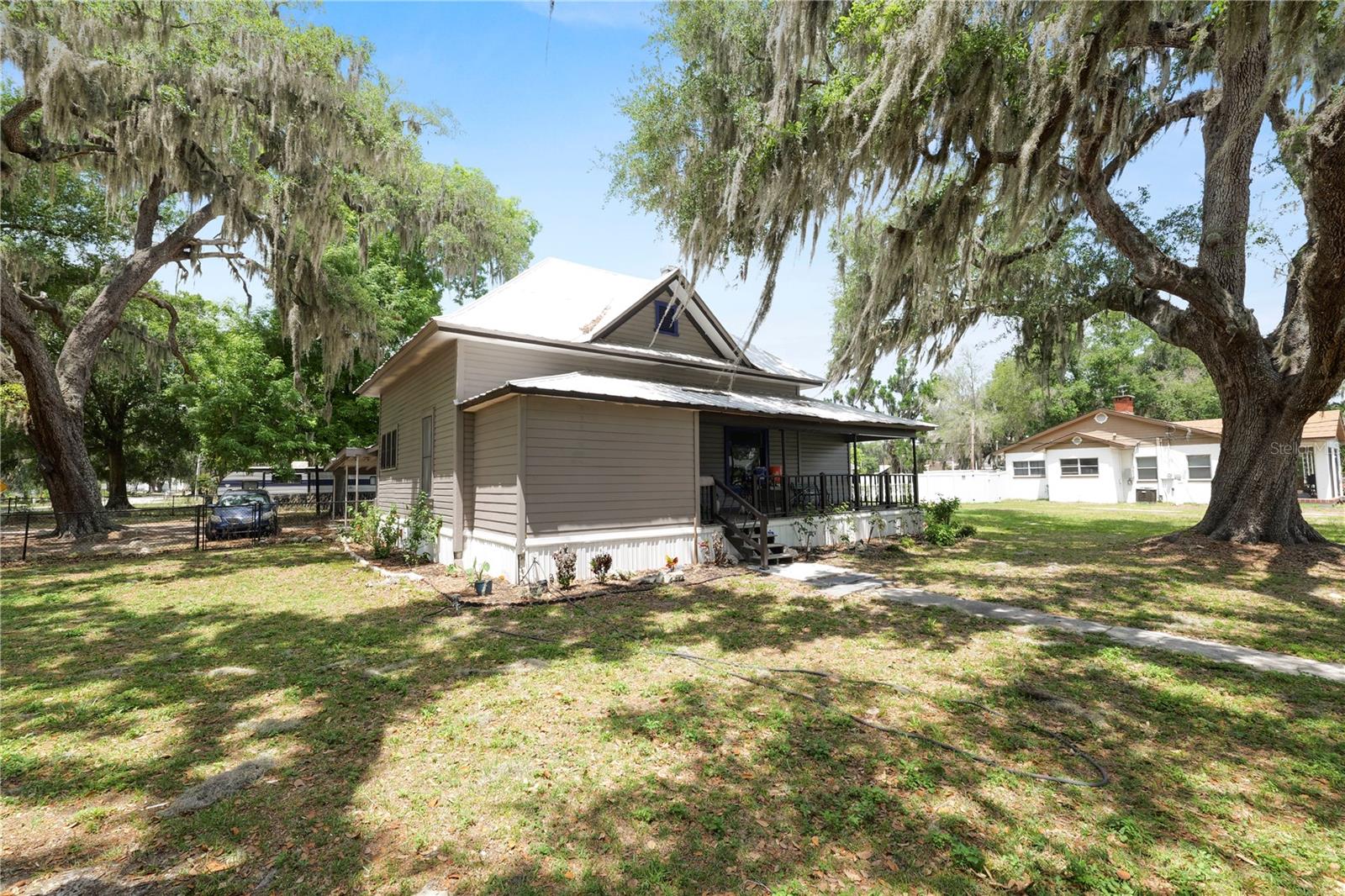 128 S Oak Ave Property Photo 7
