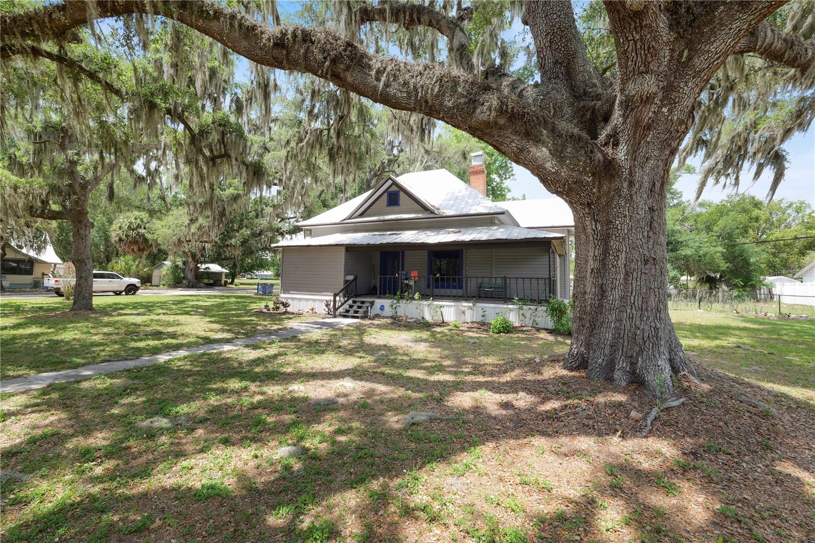 128 S Oak Ave Property Photo 8