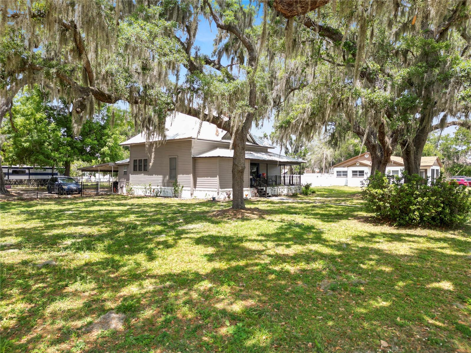 128 S Oak Ave Property Photo 9
