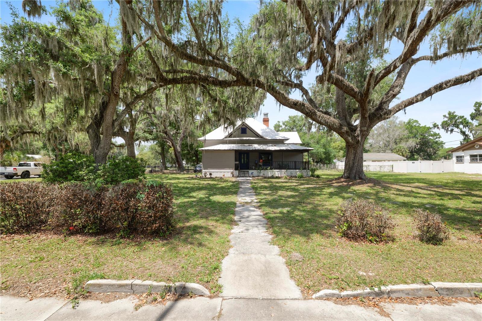 128 S Oak Ave Property Photo 10