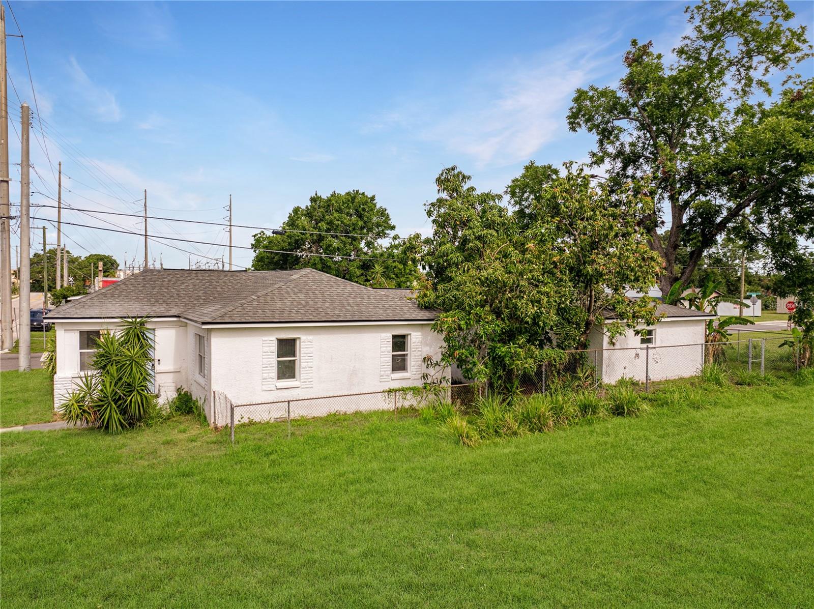 602 E LAURA ST Property Photo 1