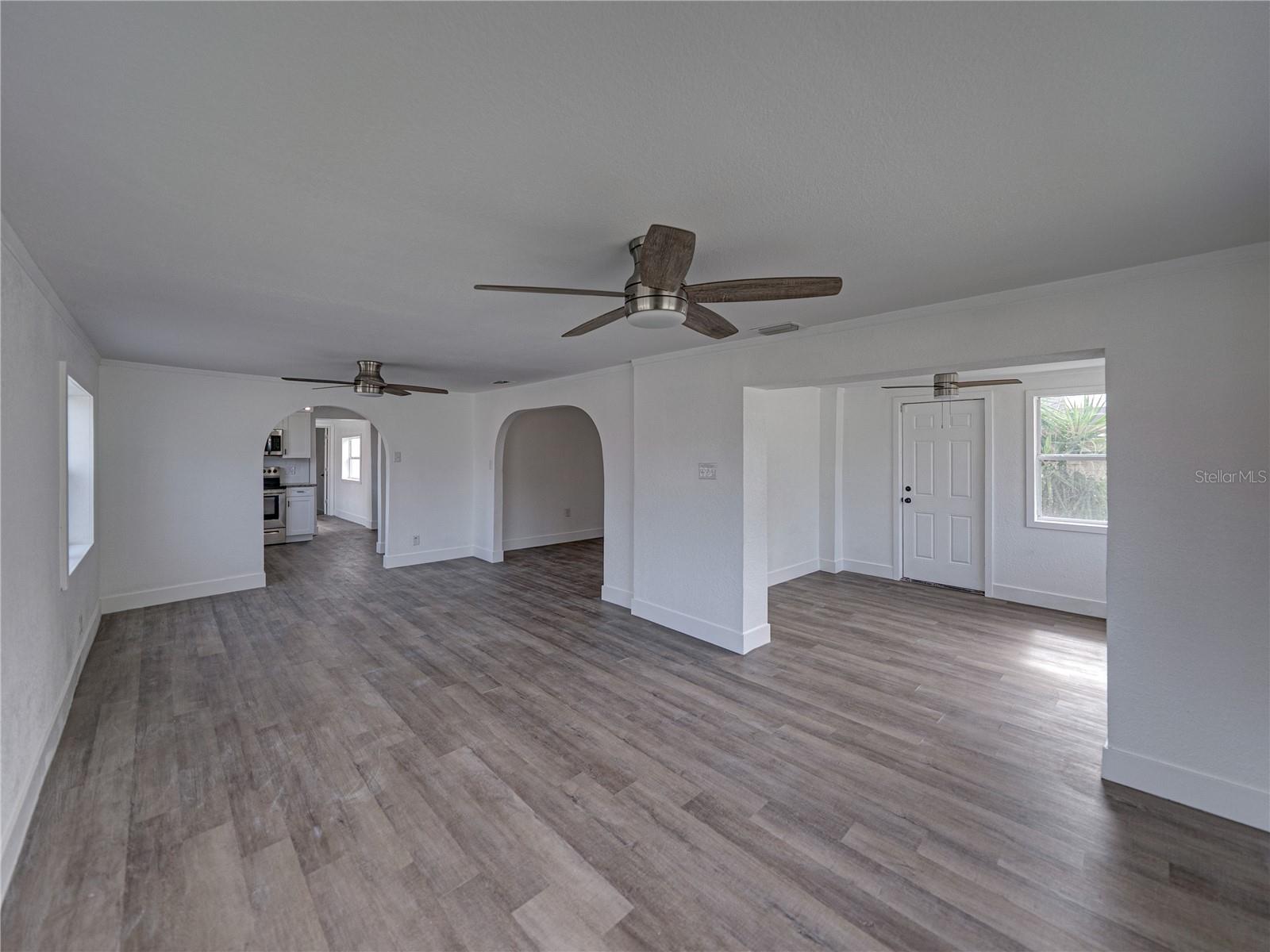 602 E Laura St Property Photo 2