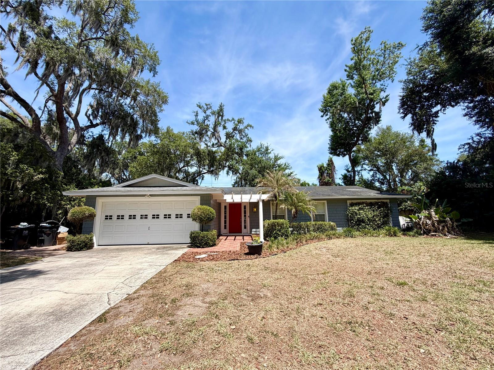 6322 Oak Sq E Property Photo 2
