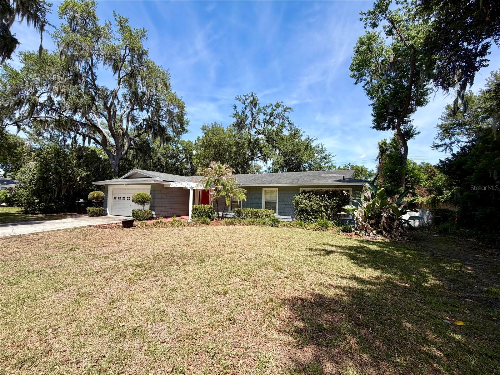 6322 Oak Sq E Property Photo 3