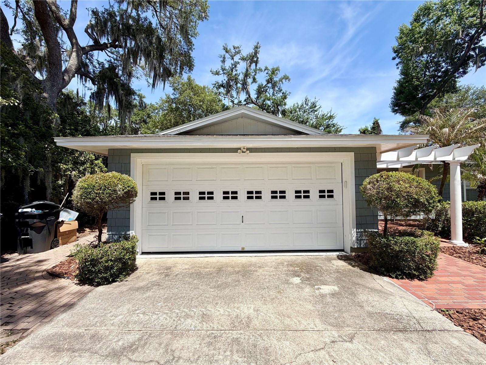 6322 Oak Sq E Property Photo 5