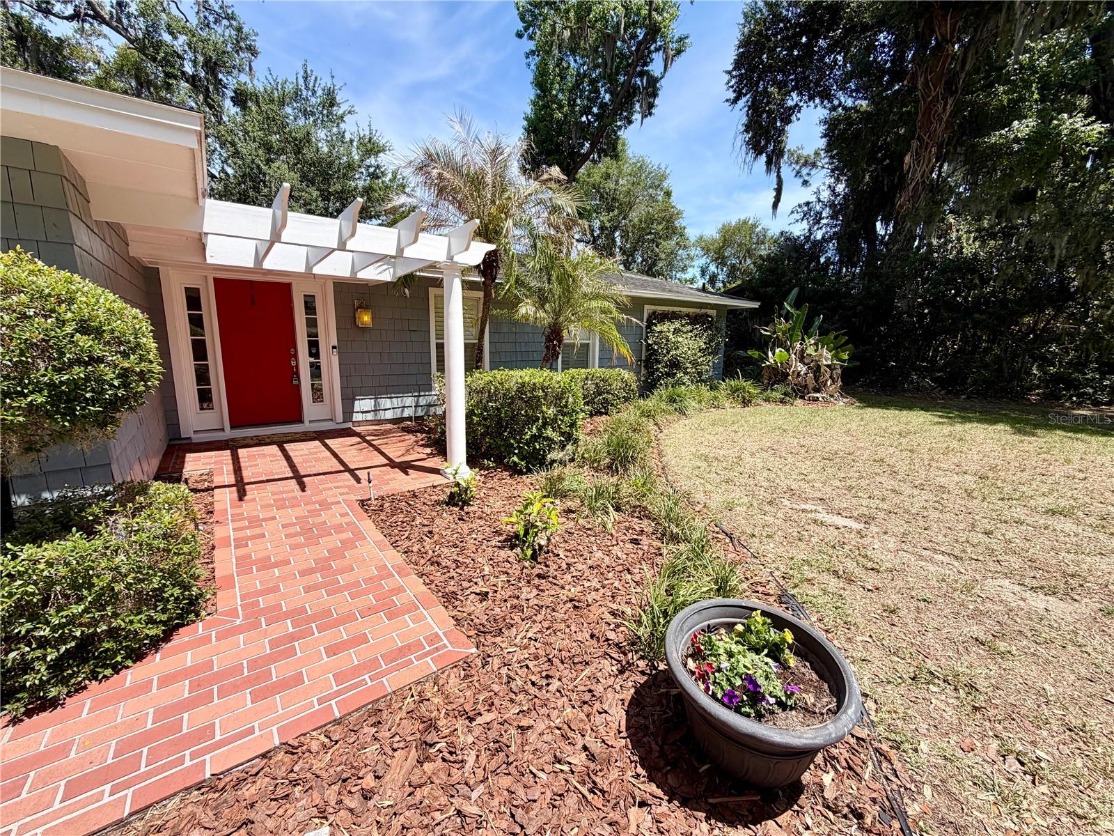 6322 Oak Sq E Property Photo 8