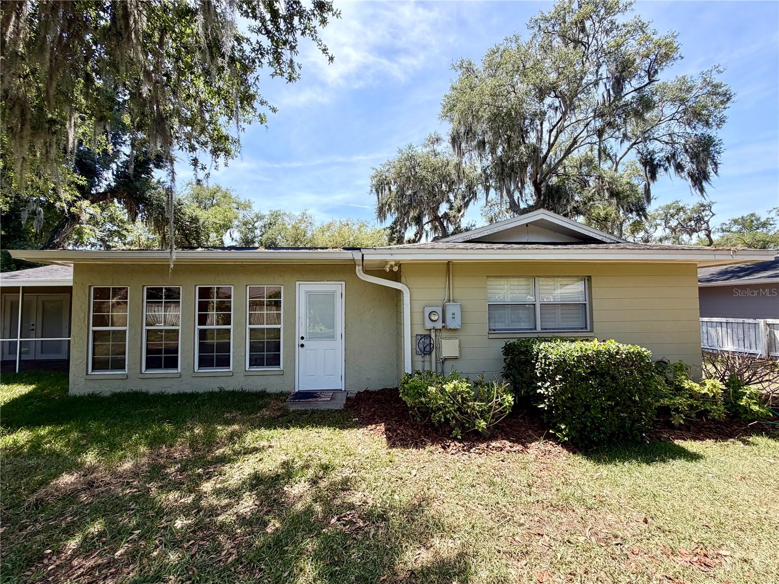 6322 Oak Sq E Property Photo 10