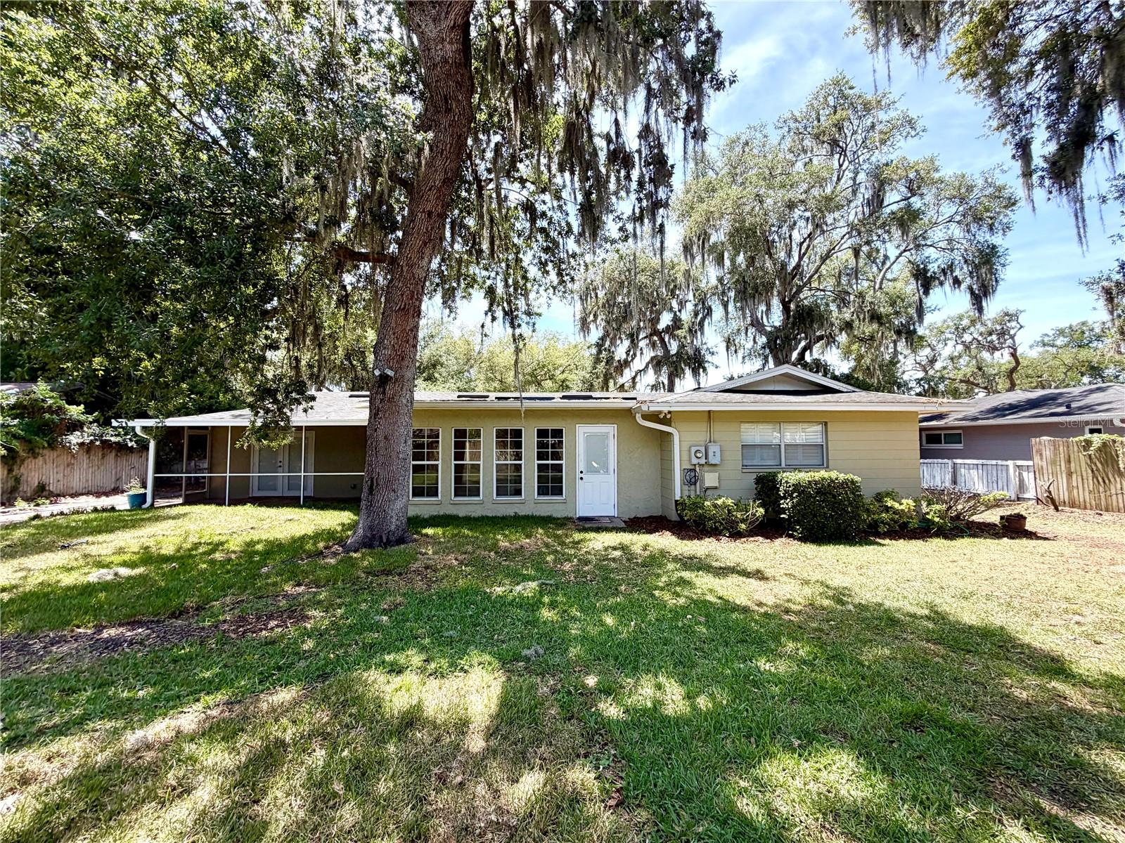 6322 Oak Sq E Property Photo 11