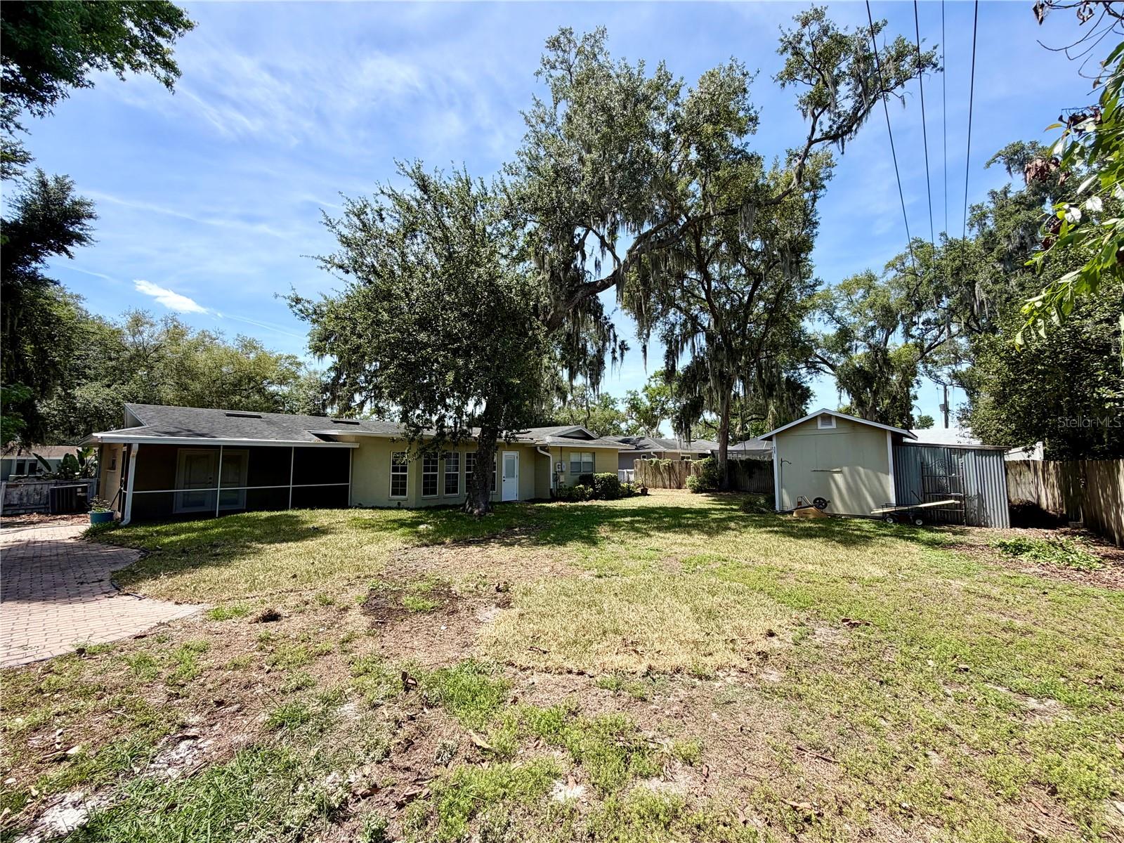 6322 Oak Sq E Property Photo 13
