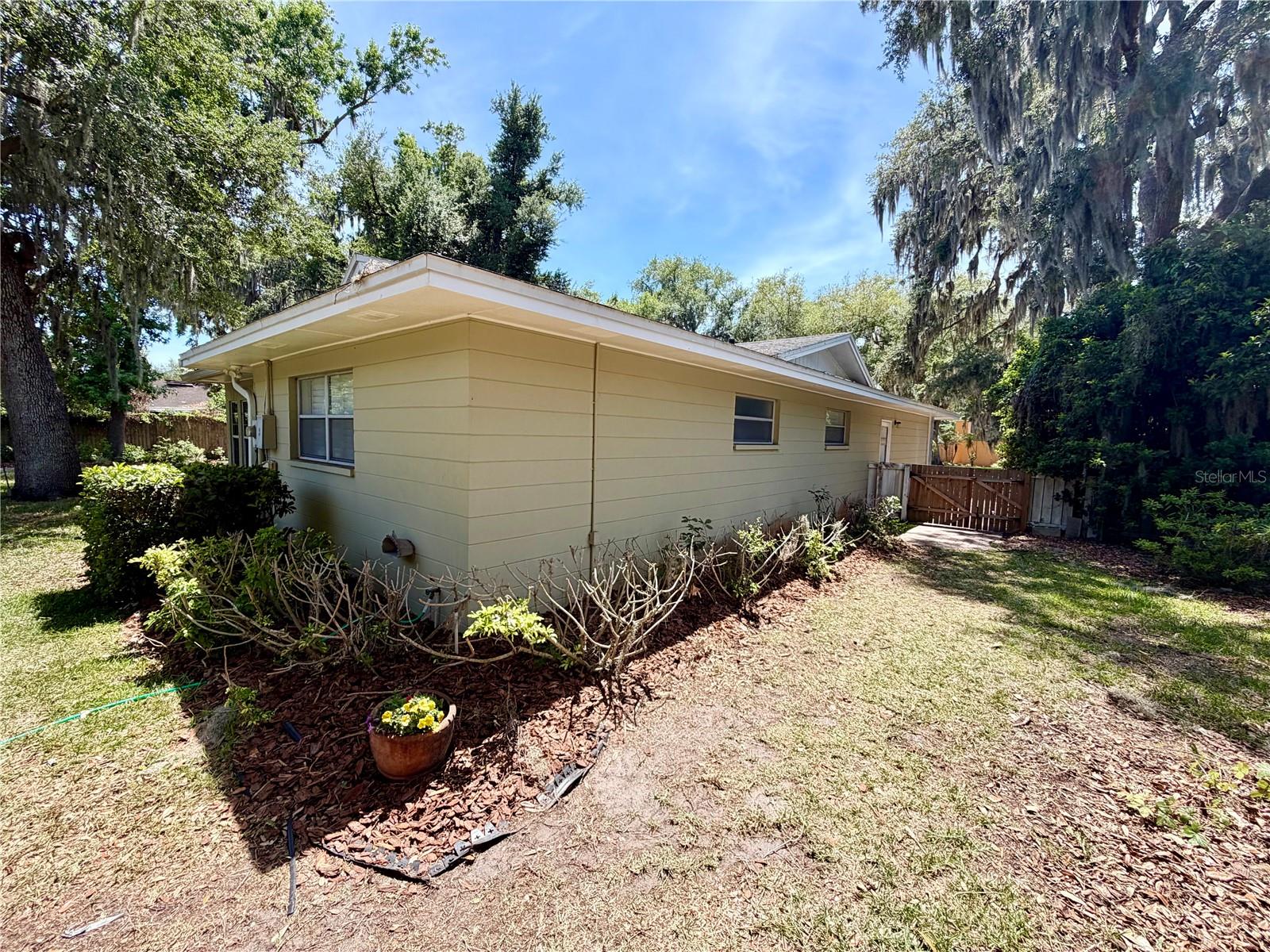 6322 Oak Sq E Property Photo 14