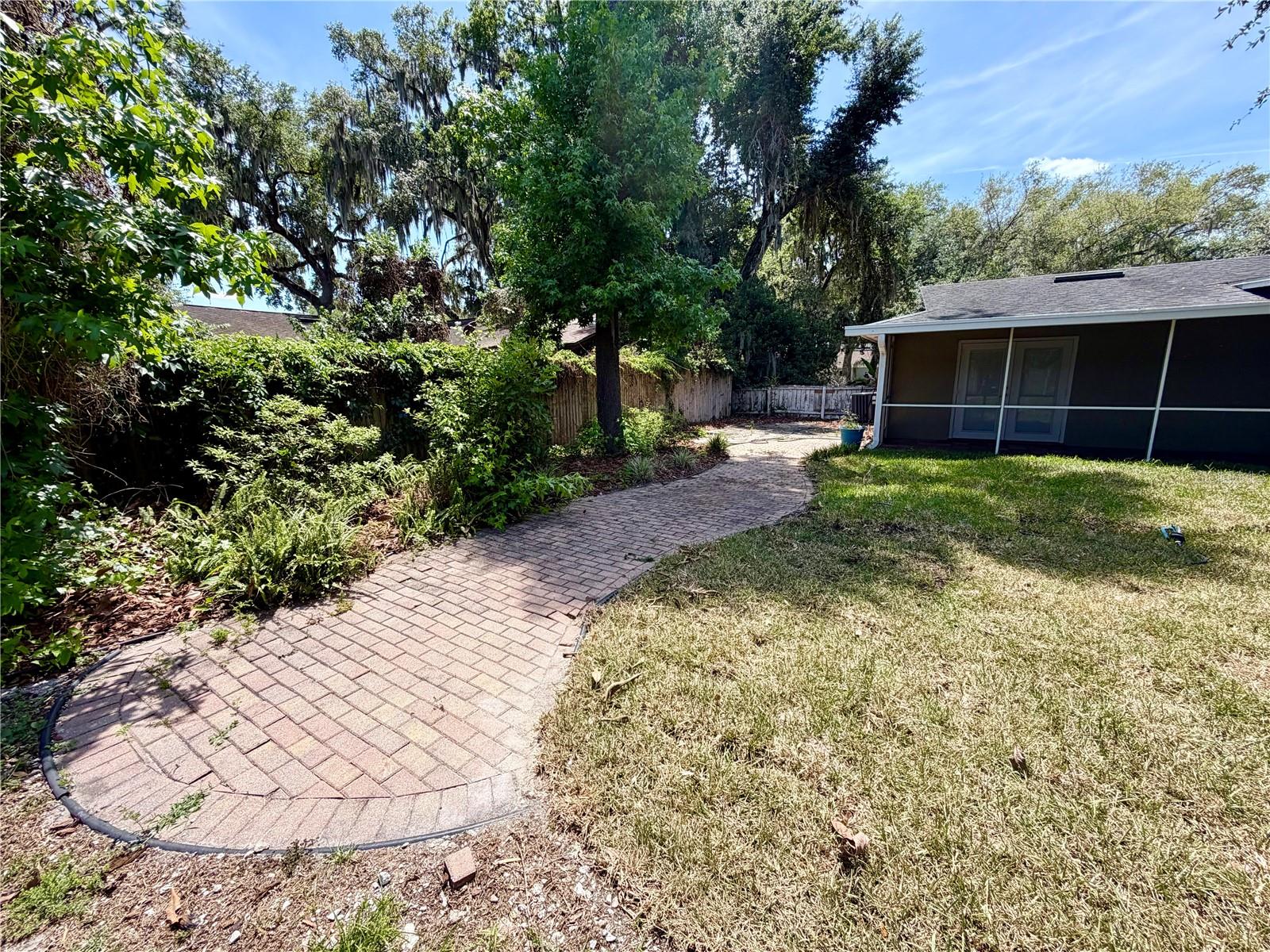 6322 Oak Sq E Property Photo 15