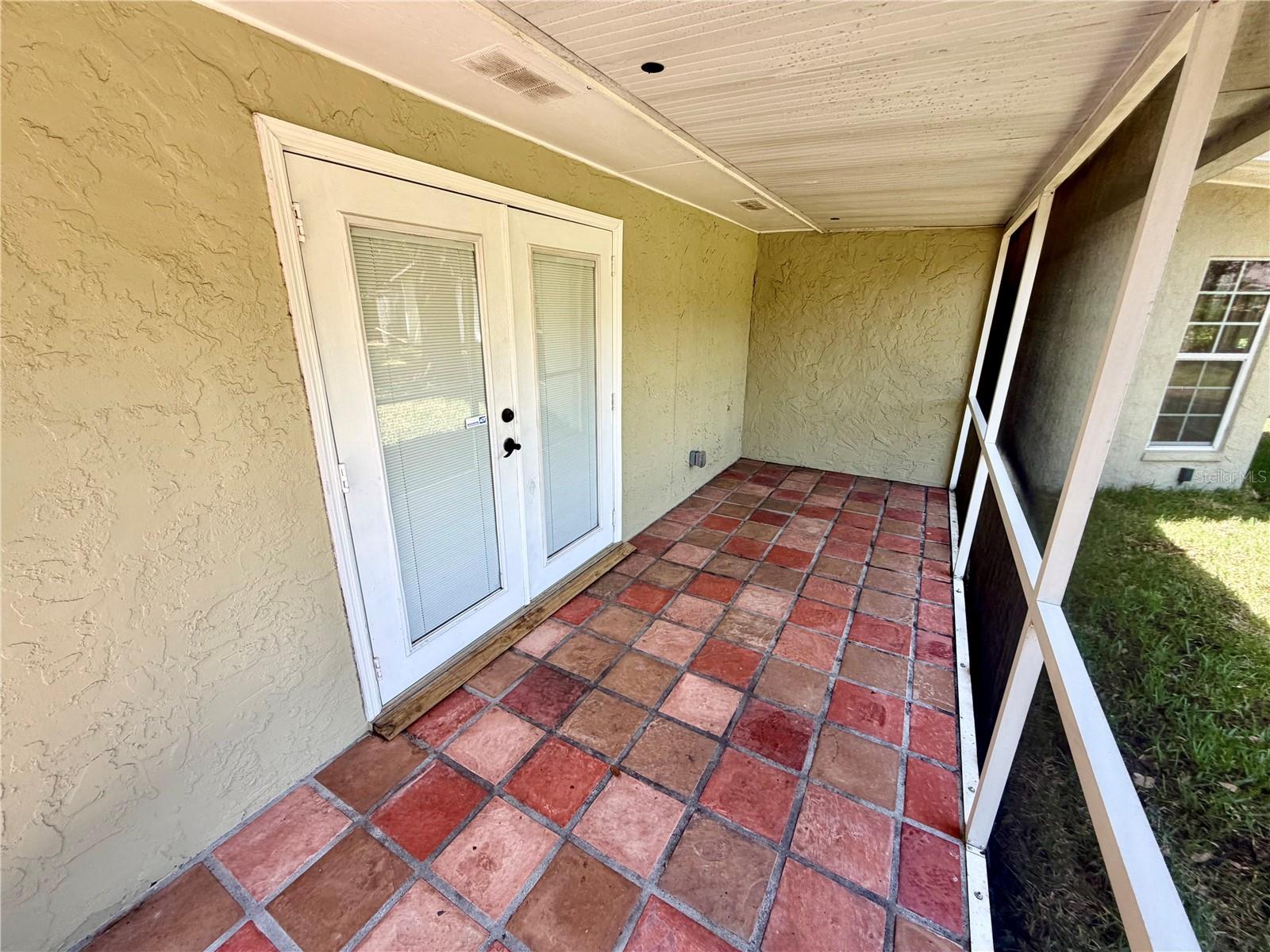 6322 Oak Sq E Property Photo 17