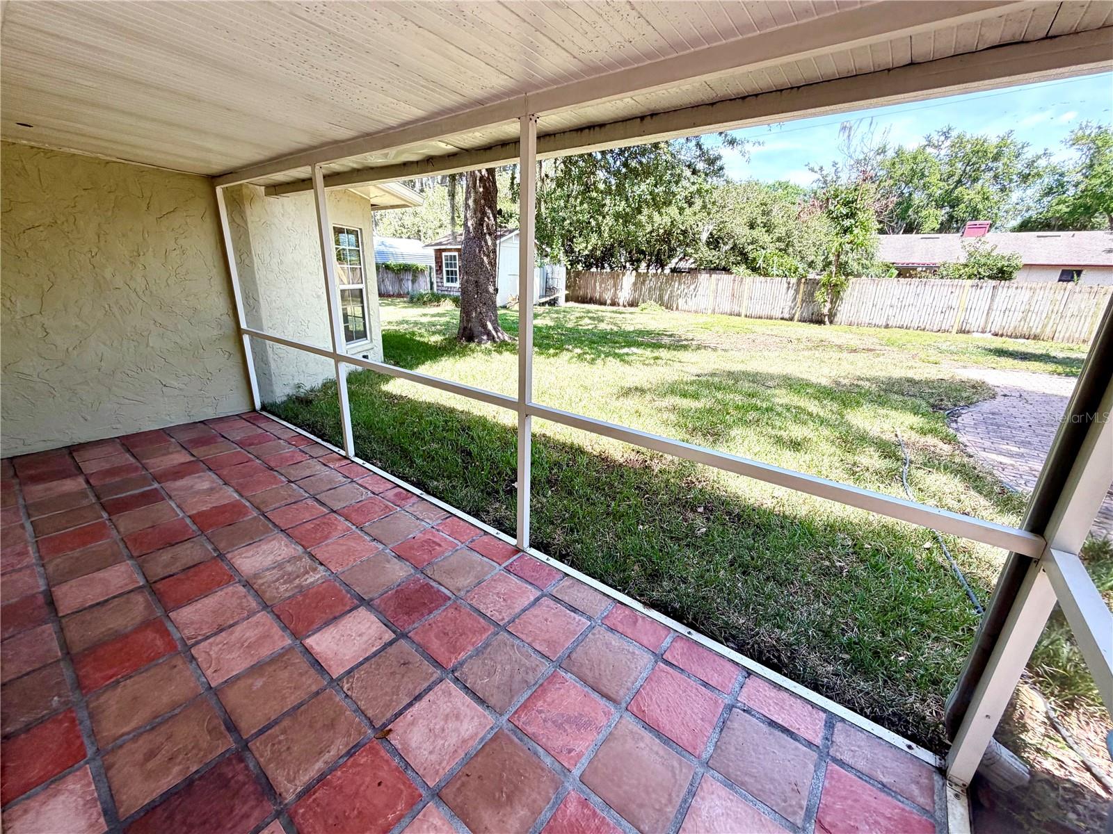 6322 Oak Sq E Property Photo 18