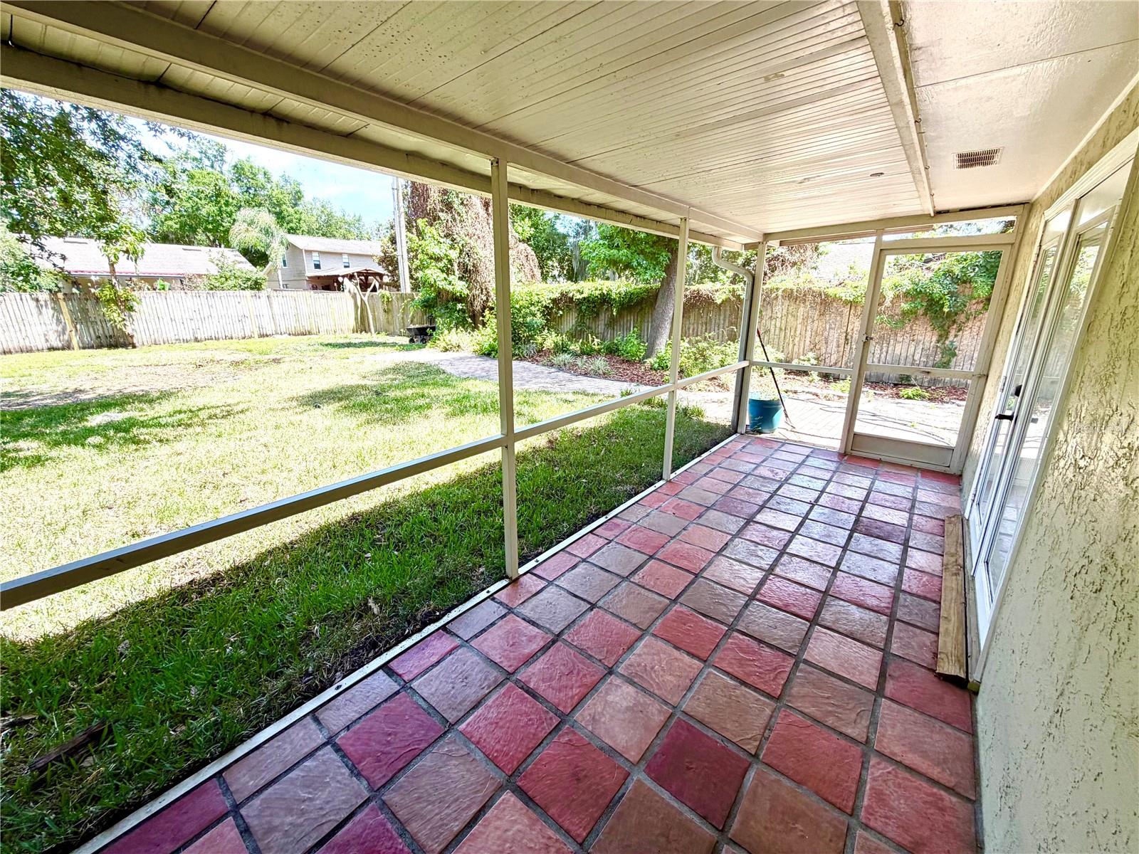 6322 Oak Sq E Property Photo 19