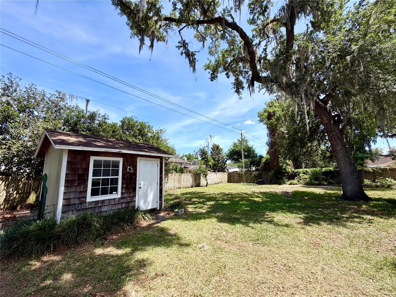 6322 Oak Sq E Property Photo 23