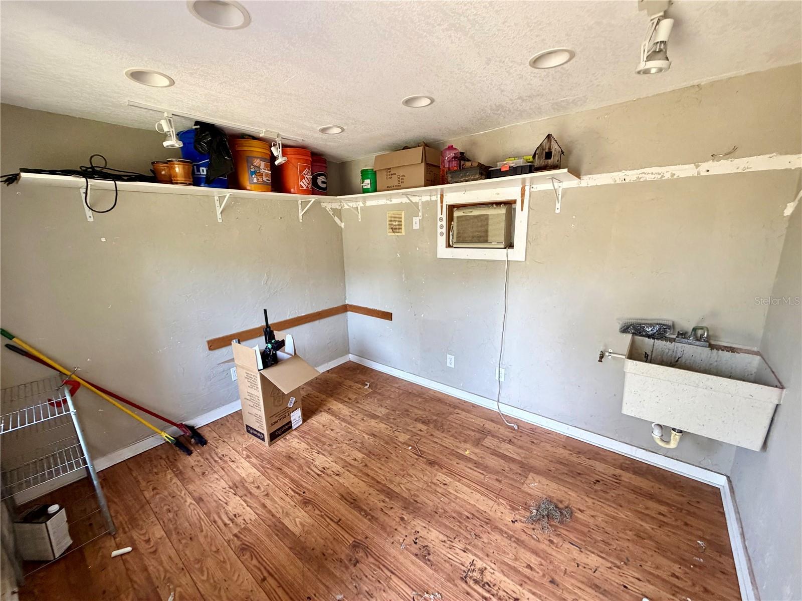 6322 Oak Sq E Property Photo 24