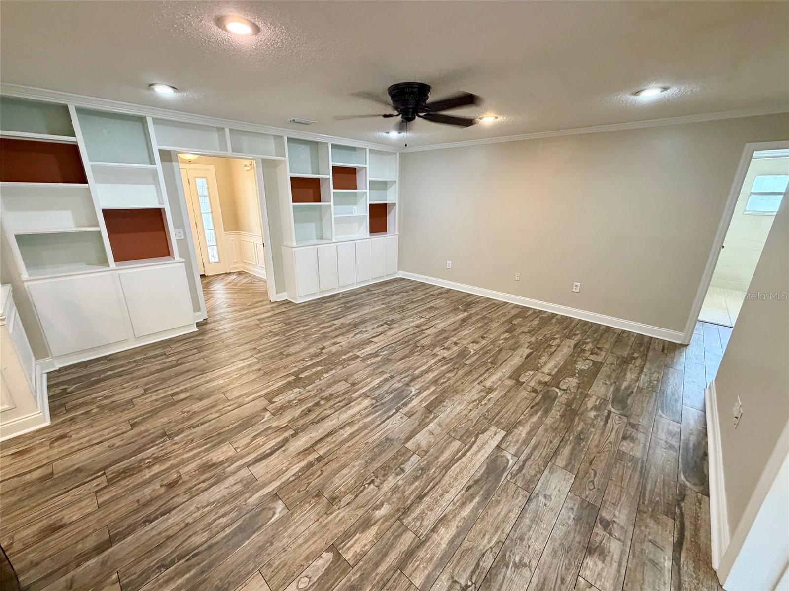 6322 Oak Sq E Property Photo 29