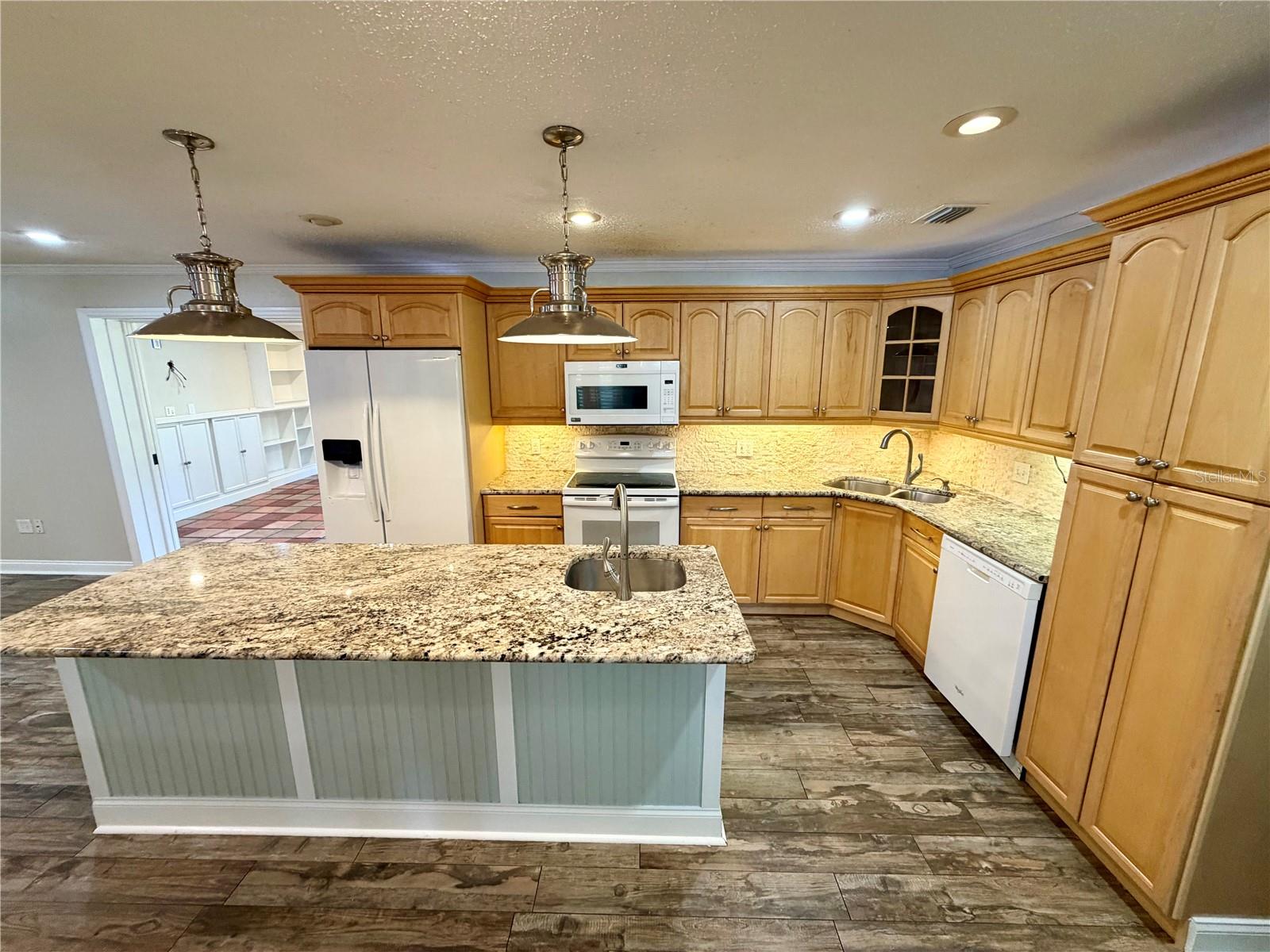 6322 Oak Sq E Property Photo 33