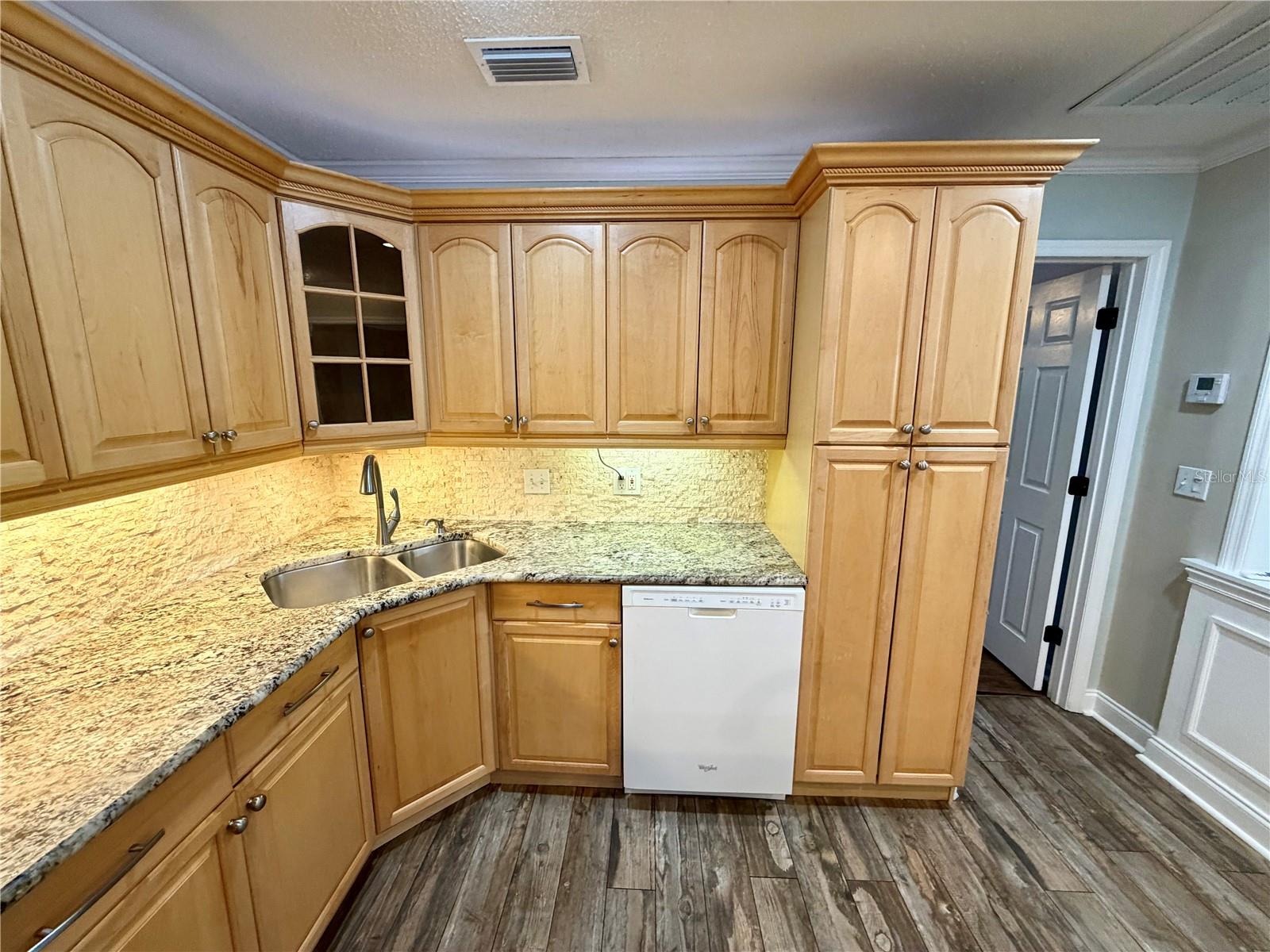 6322 Oak Sq E Property Photo 36