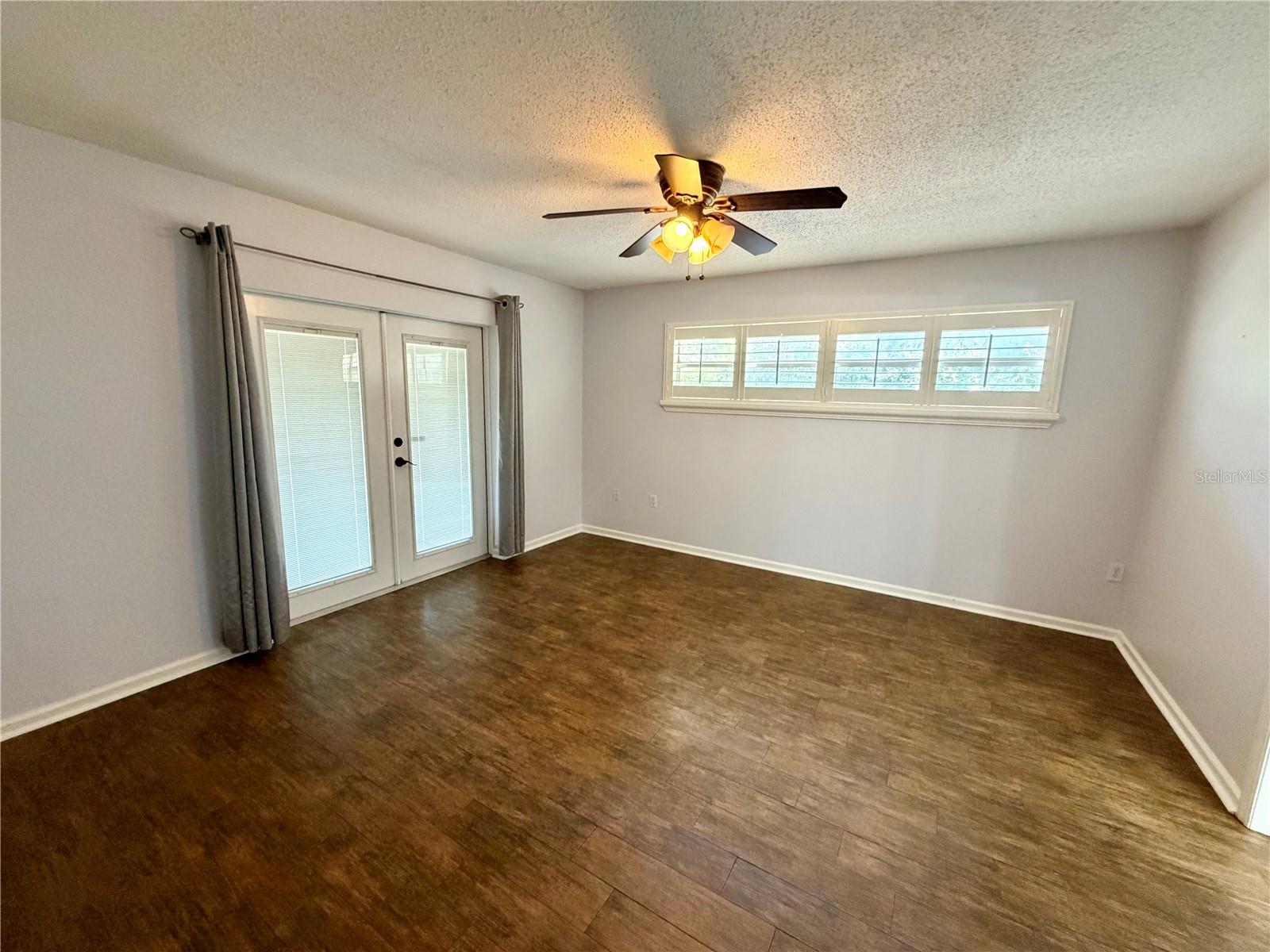 6322 Oak Sq E Property Photo 38