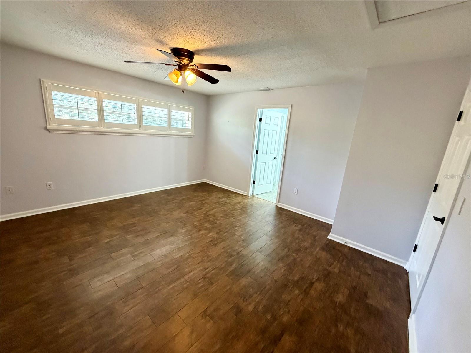 6322 Oak Sq E Property Photo 40