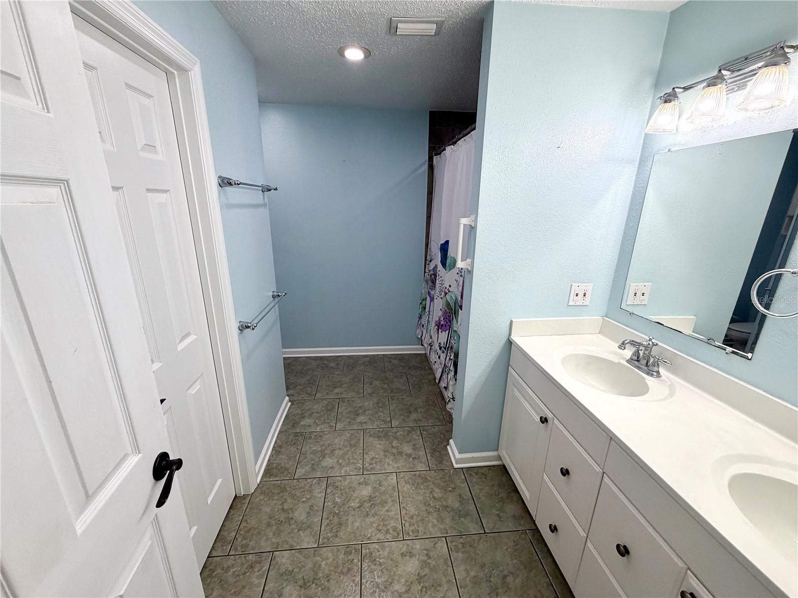 6322 Oak Sq E Property Photo 44