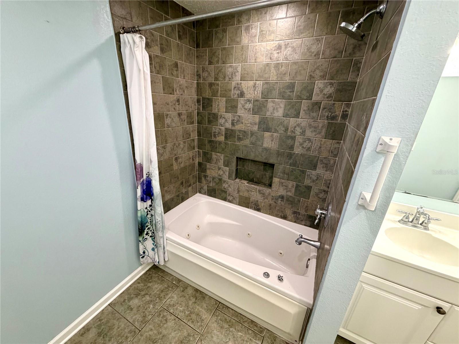 6322 Oak Sq E Property Photo 46
