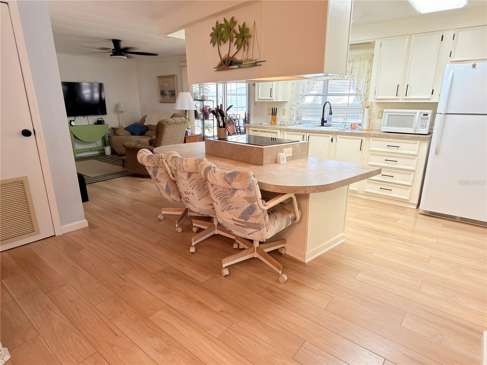 2202 Bahama Rd W Property Photo 8