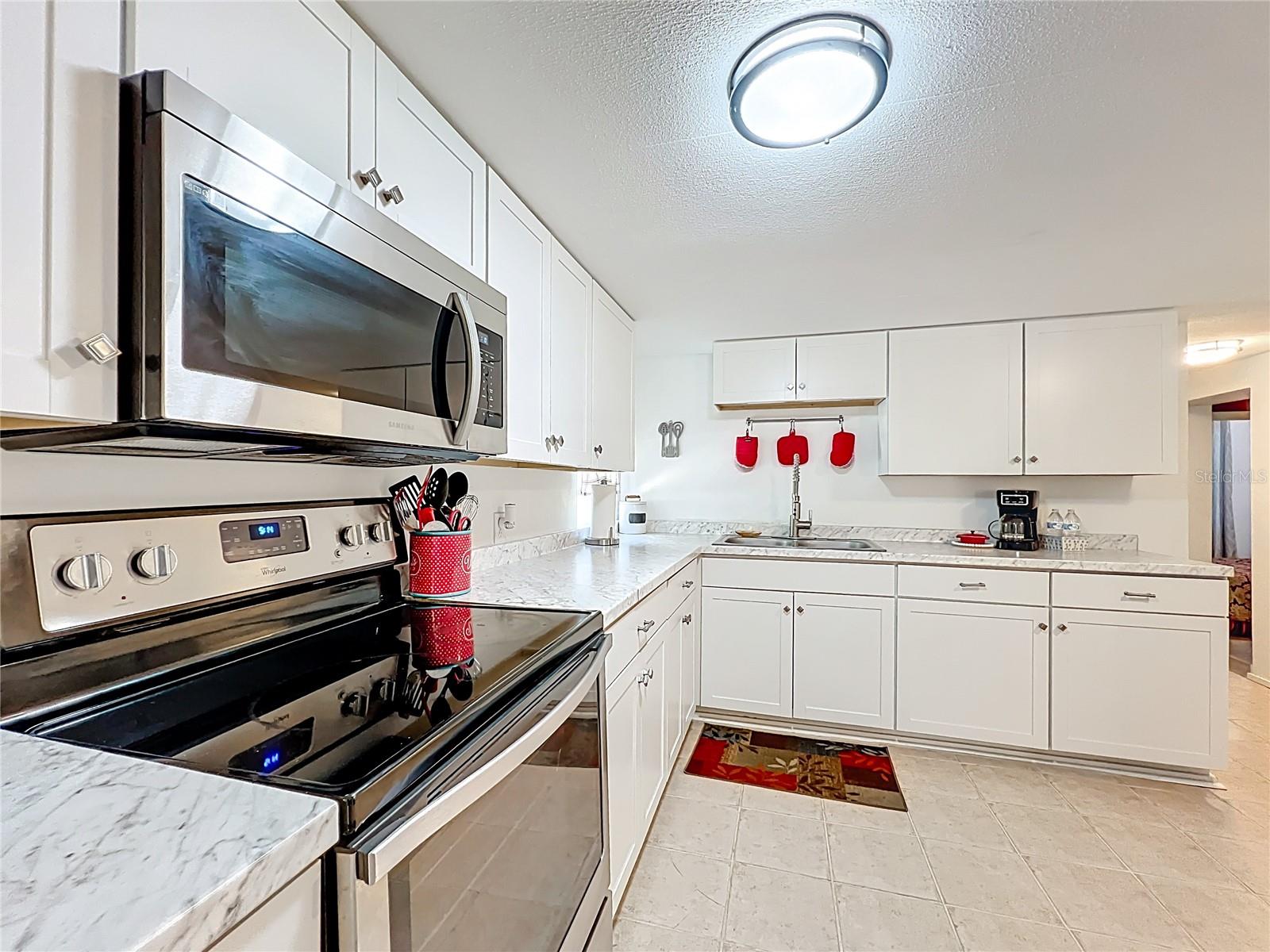 1338 Saint Nicholas Ave Property Photo 8