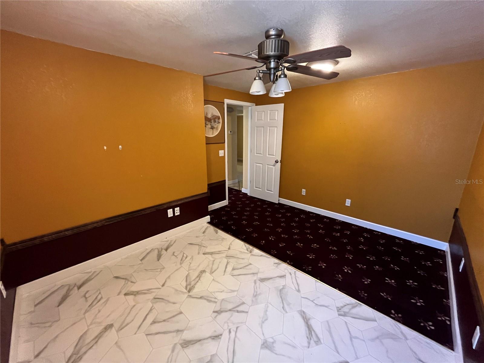 601 W Main St Property Photo 15