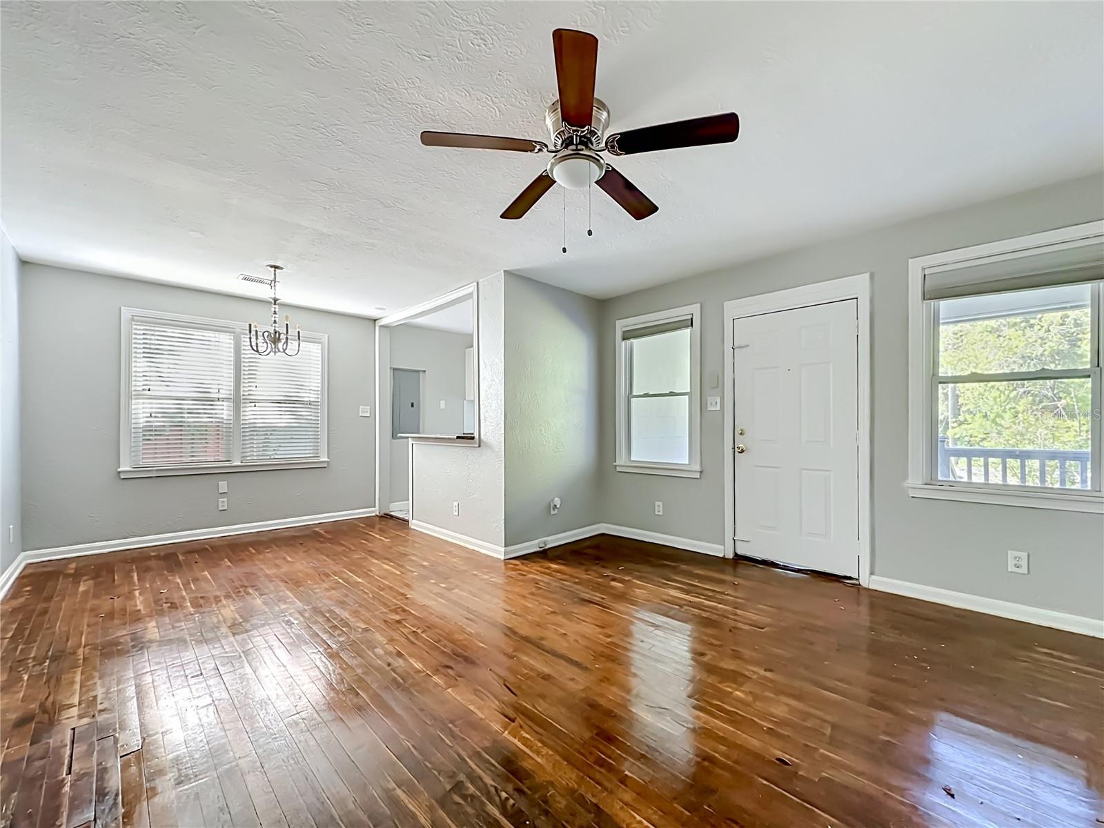 3323 Post St Property Photo 4