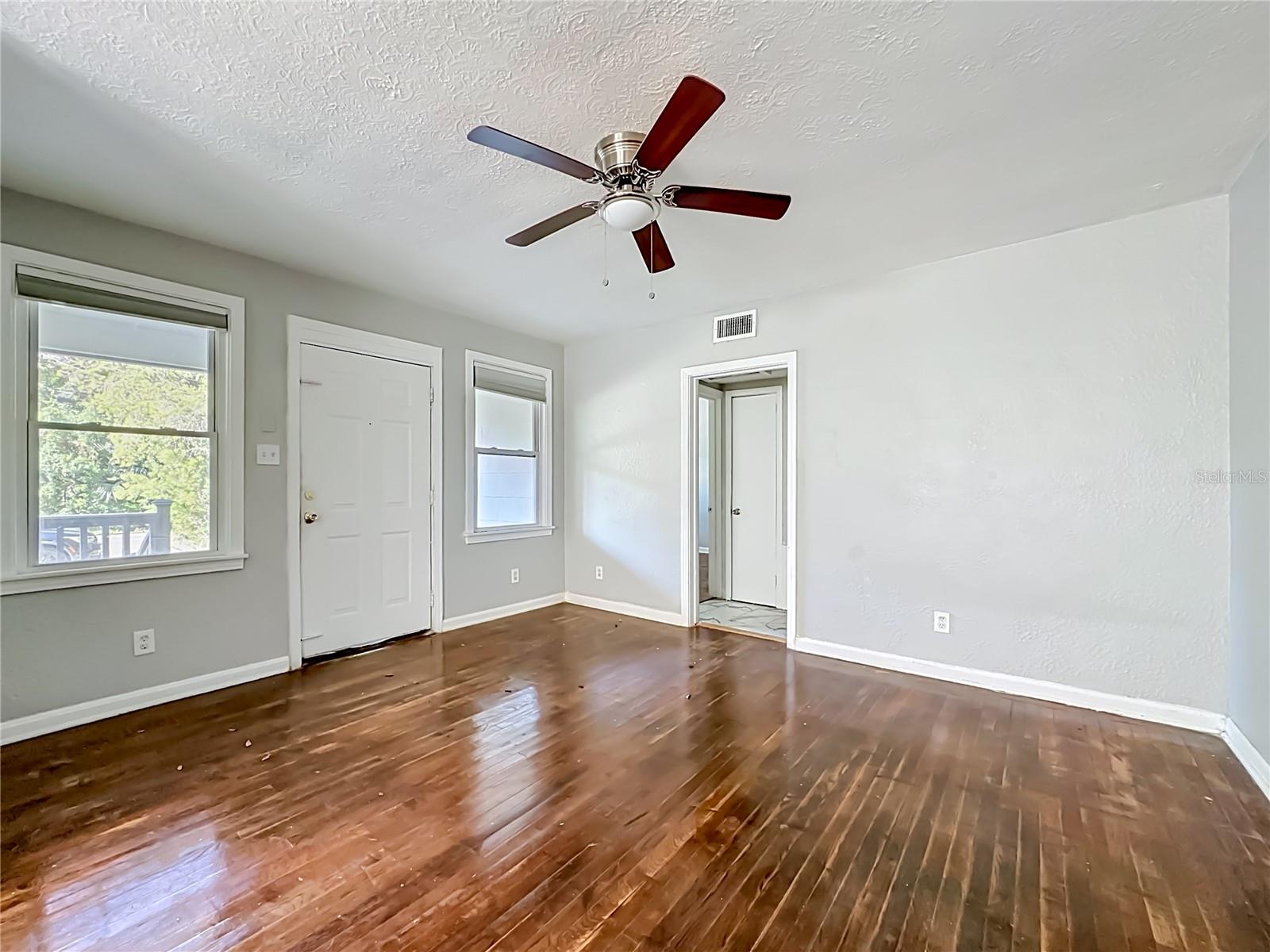 3323 Post St Property Photo 5