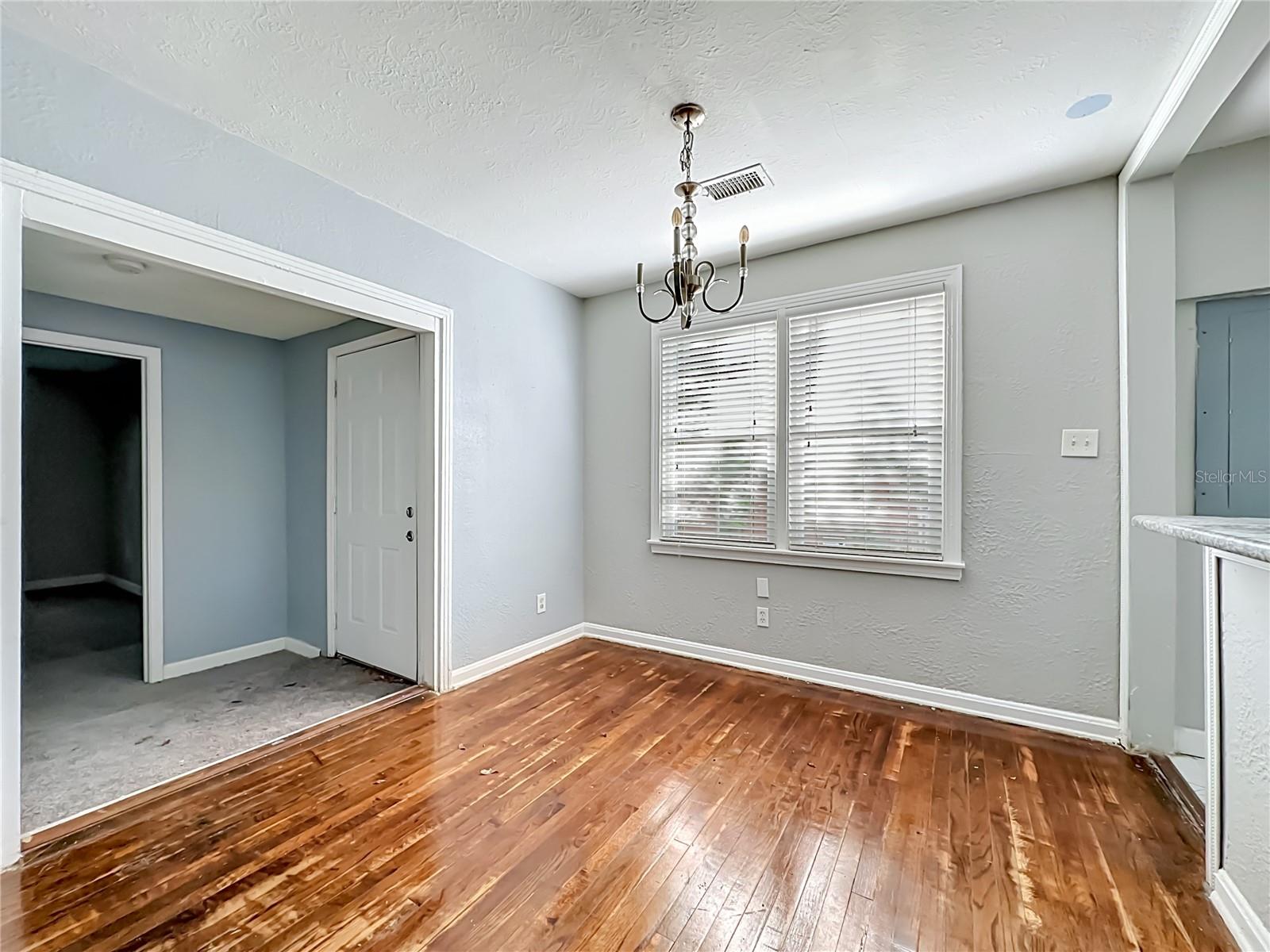 3323 Post St Property Photo 6
