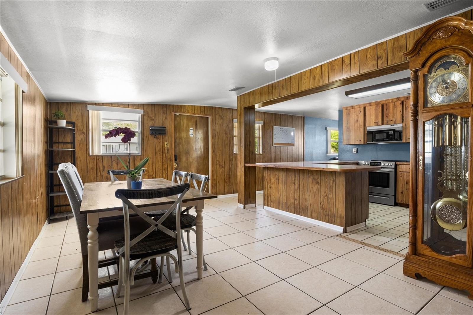 1307 Mayflower Dr Property Photo 4
