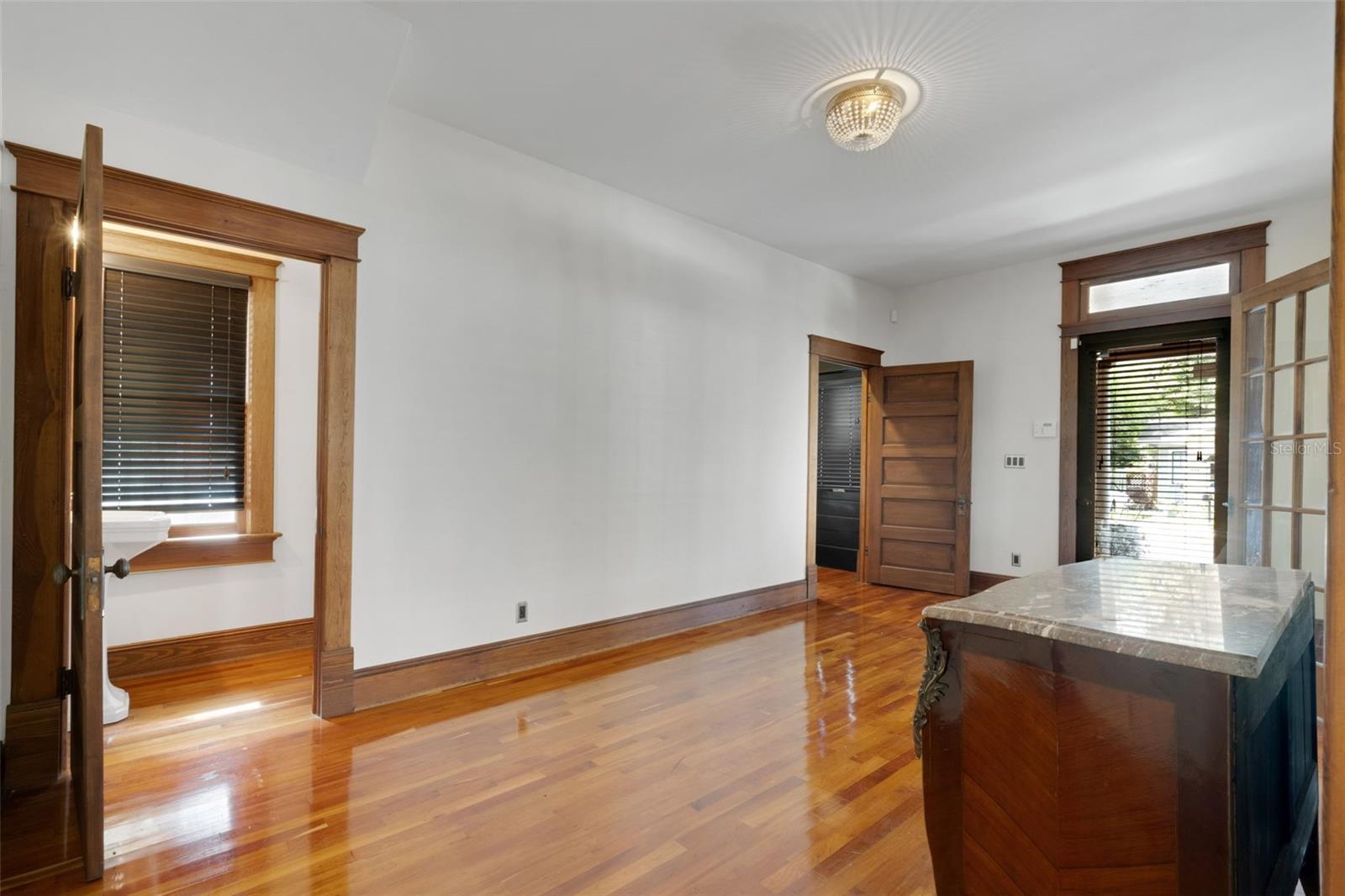 716 E Lime St Property Photo 2
