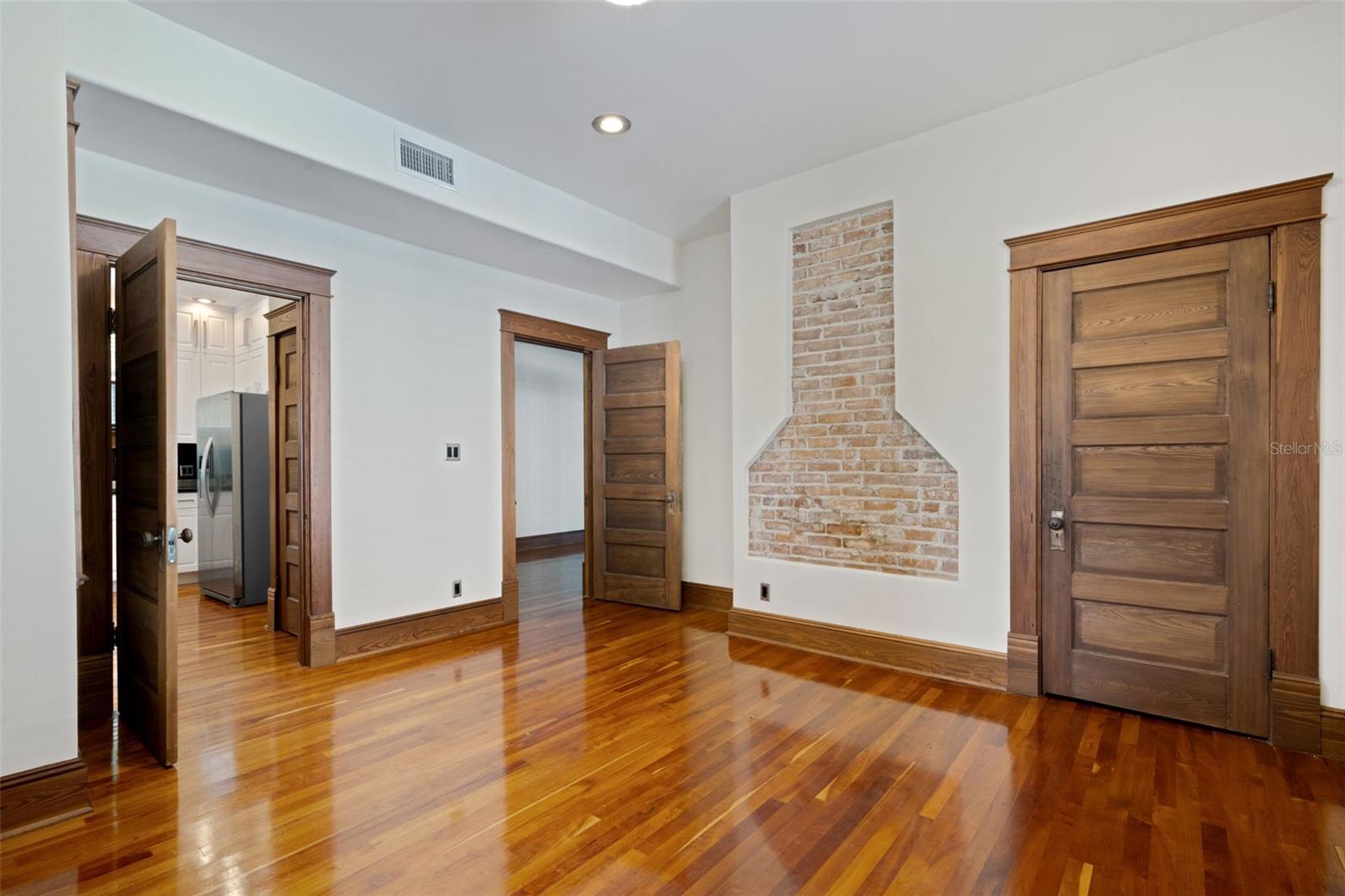 716 E Lime St Property Photo 8