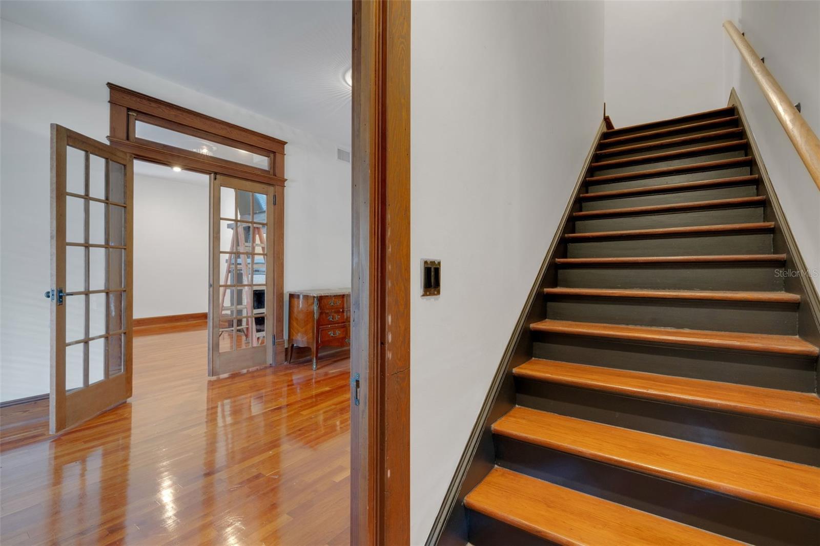 716 E Lime St Property Photo 11