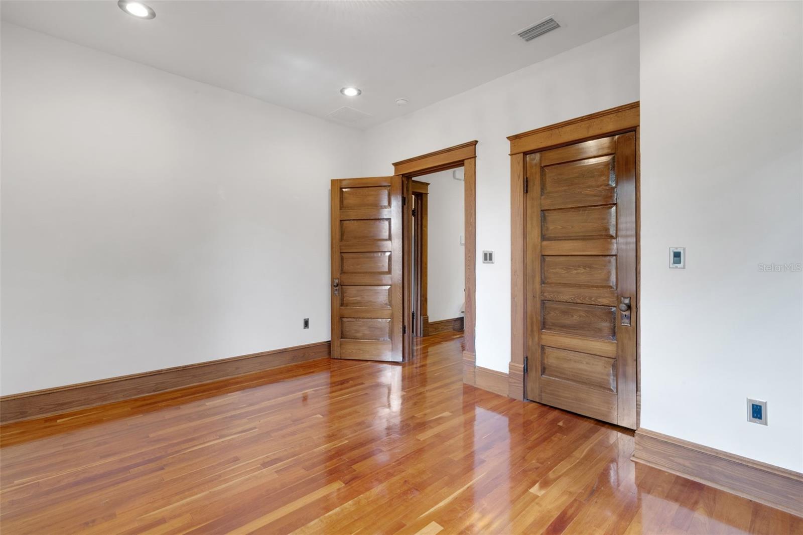 716 E Lime St Property Photo 13