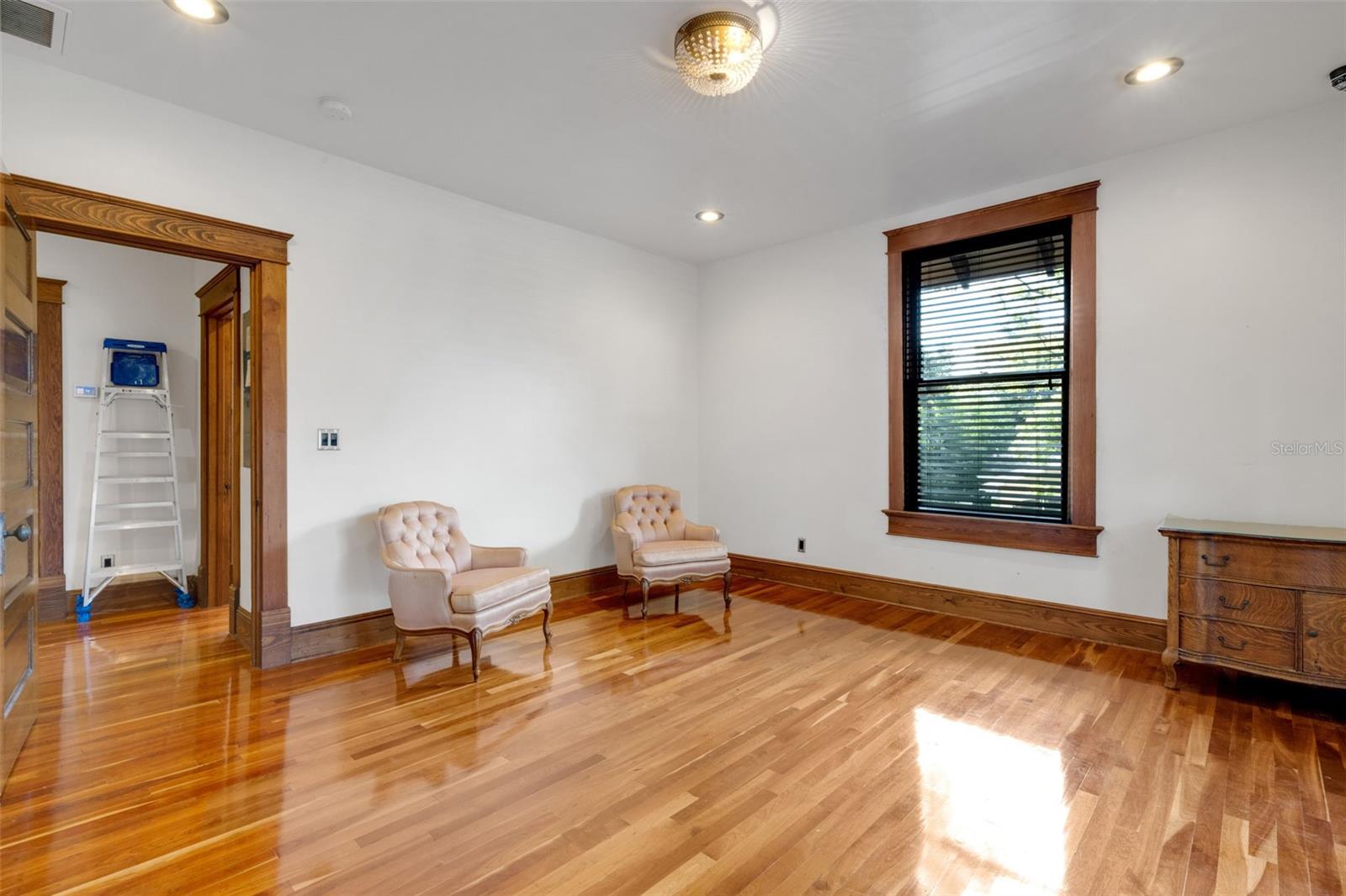 716 E Lime St Property Photo 15