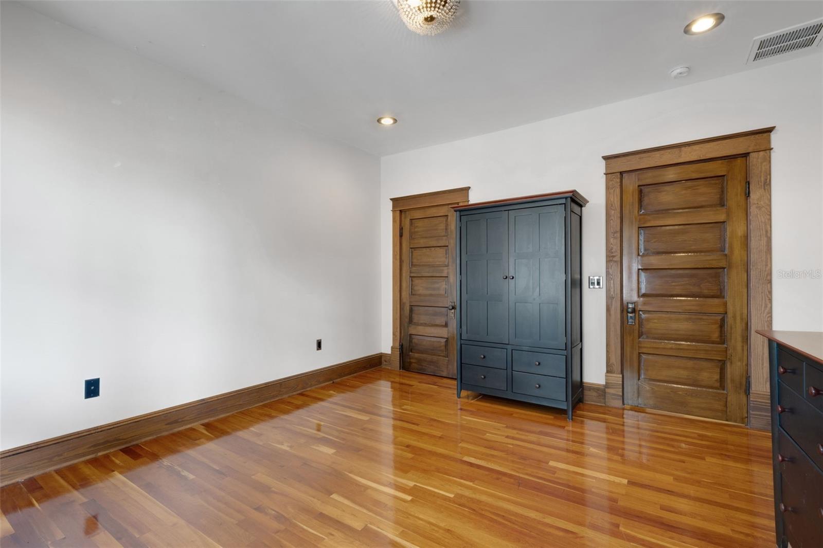 716 E Lime St Property Photo 16