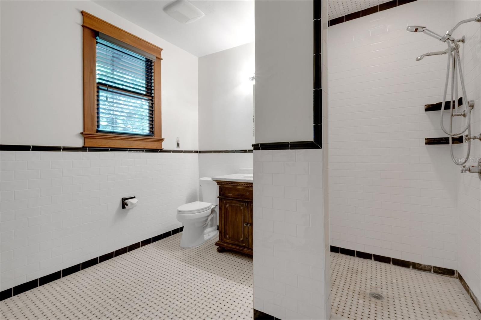 716 E Lime St Property Photo 19